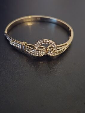 Bananna Republic Unique Buckle Clasp Bracelet Bangle